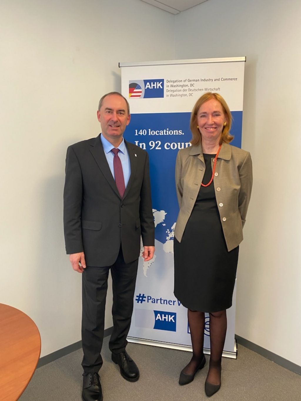 Die deutsche Botschafterin in Washington, Dr. Emily Haber, nach dem Gespräch mit Staatsminister Hubert Aiwanger im Rahmen der Wasserstoff-Konferenz "Decarbonization of Trucking". Foto: StMWi