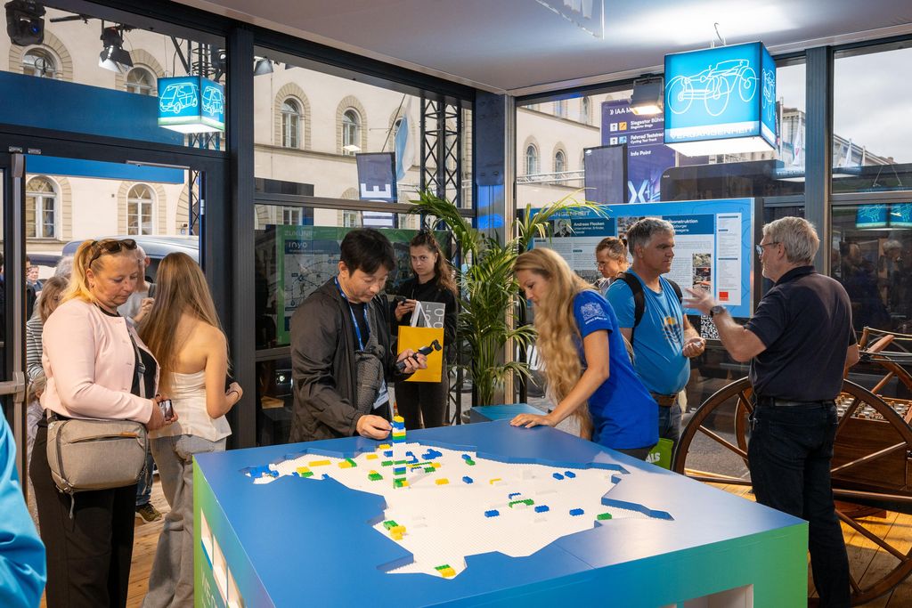 IAA 2025: Impressionen vom OpenSpace-Messestand des Bayerischen Wirtschaftsministeriums