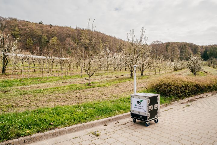 5G zum Mitnehmen: In dieser Box verbirgt sich das Campusnetz, mit dessen Hilfe die Drohne Bilddaten live sendet.