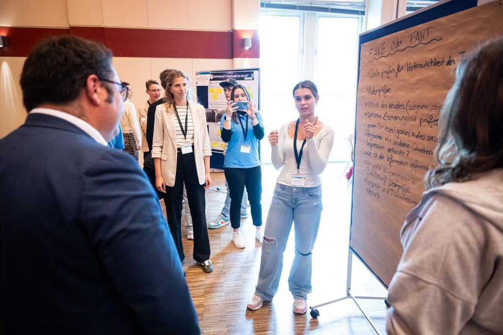 Impressionen des Jugendwirtschaftsgipfels 2025.