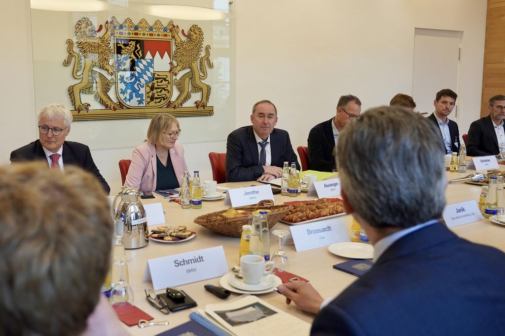 Impressionen der Veranstaltung „Auswirkungen der US-Zölle auf die bayerische Wirtschaft“.