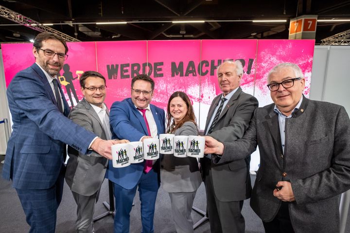 TDG20251208_Gotthardt_637 Bayerns Wirtschaftsstaatssekretär Tobias Gotthardt besucht die Berufsbildungsmesse in Nürnberg.