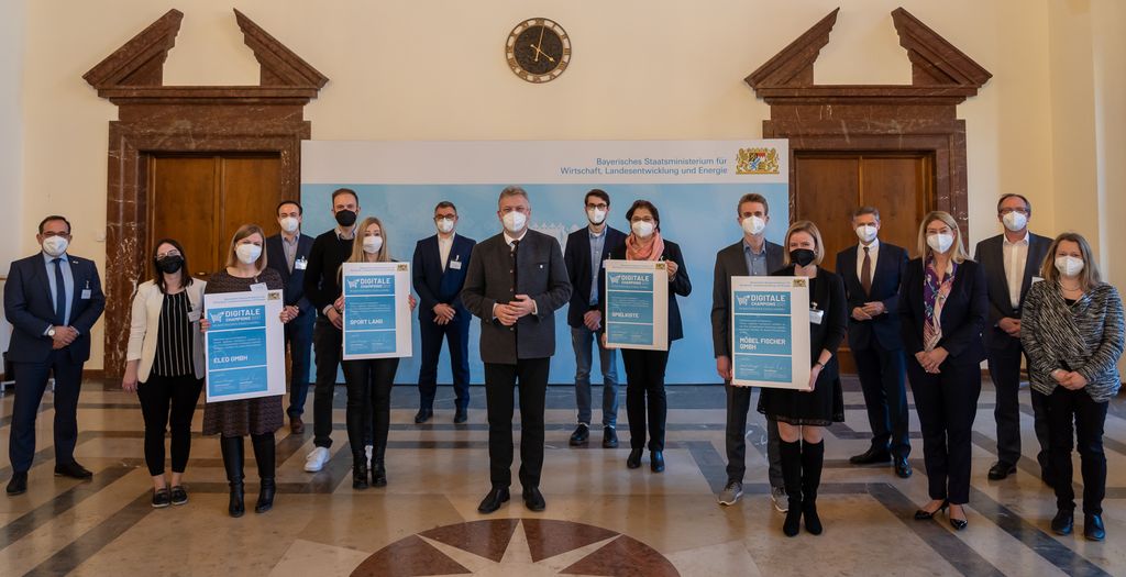 Bayerns Wirtschaftsstaatssekretär Roland Weigert hat die "Digitalen Champions im bayerischen Einzelhandel 2021" ausgezeichnet. Foto: Elke Neureuther/StMWi