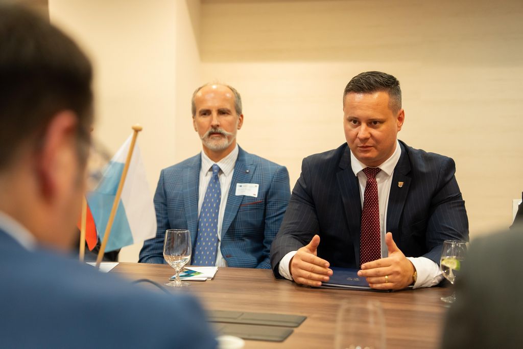Impressionen der bayerischen Delegationsreise in der Slowakei unter Leitung des Staatssekretärs Tobias Gotthardt.