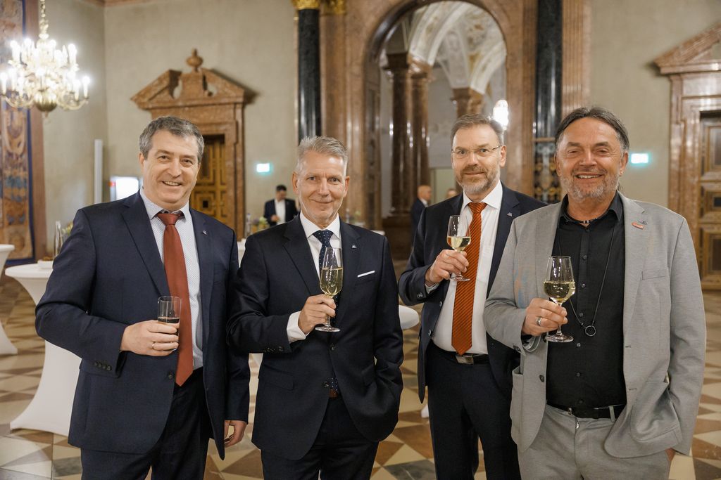 Bayerns Wirtschaftsstaatssekretär Tobias Gotthardt lädt im Namen der Bayerischen Staatsregierung zu einem Empfang anlässlich der 76. Internationalen Handwerksmesse in die Residenz München ein.