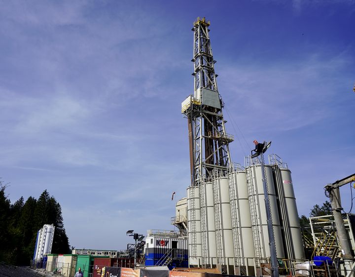 Einer von zwei Bohrtürmen des Geothermie-Projekts in Geretsried
©StMWi/A. Gottardi