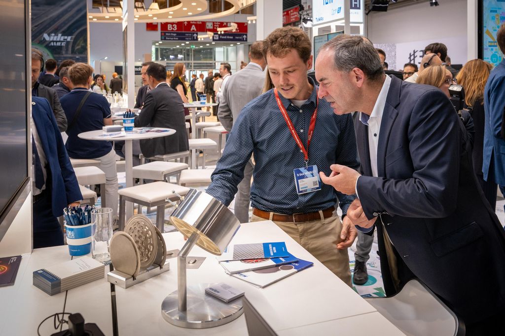 Impressionen des IAA Rundgangs mit Bayerns Wirtschaftsminister Hubert Aiwanger.