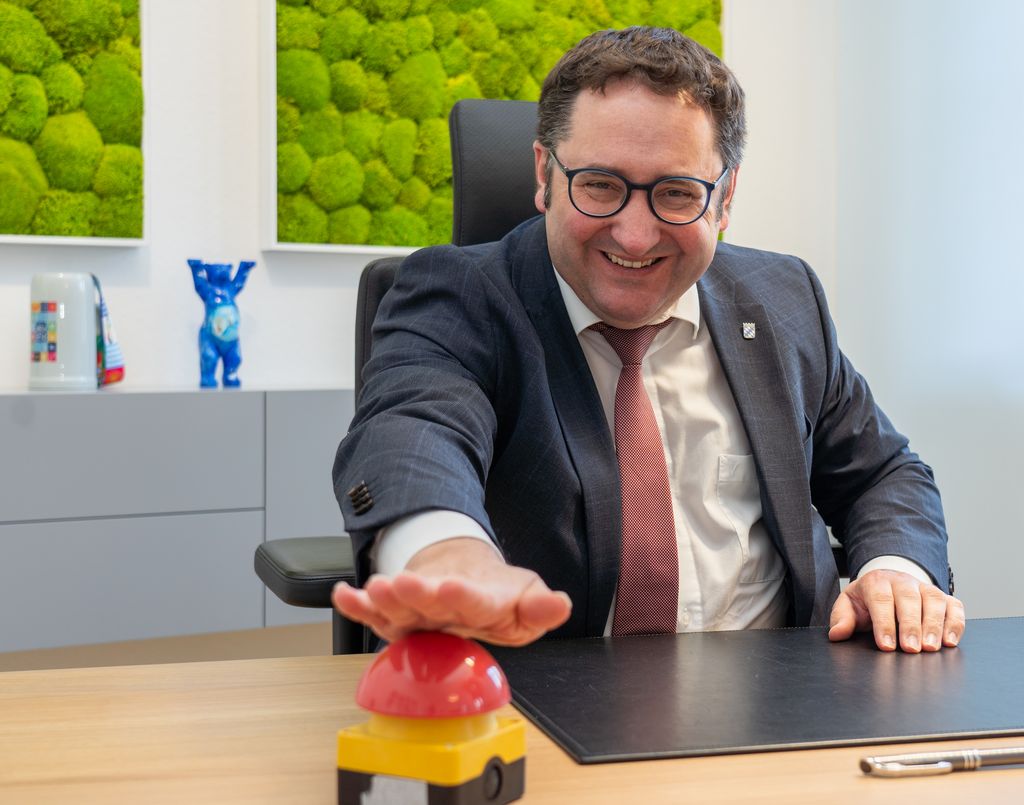 Bayerns Wirtschaftsstaatssekretär Tobias Gotthardt hat heute den Start von "Make it in Bavaria" bekanntgegeben. Die Informationsplattform richtet sich an internationale Fachkräfte und bayerische Unternehmen. Foto: StMWi/B. Brummer