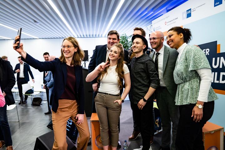 Bayerns Wirtschaftsstaatssekretär Roland Weigert war zu Gast bei der Auftaktveranstaltung in der Berufsschule Lauingen.