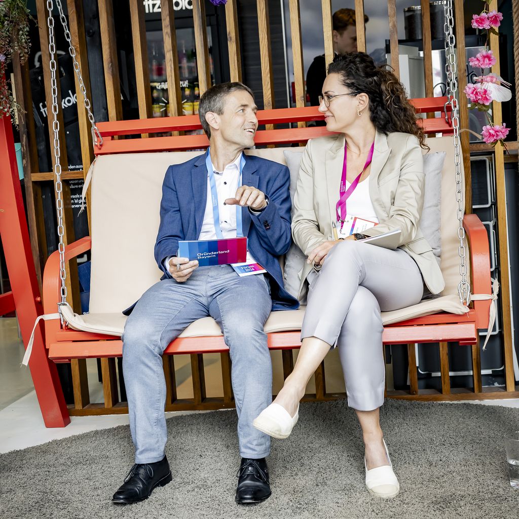 Das Bayerische Wirtschaftsministerium feiert das 10-jährige Jubiläum seiner Gründerinitiative Gründerland Bayern.