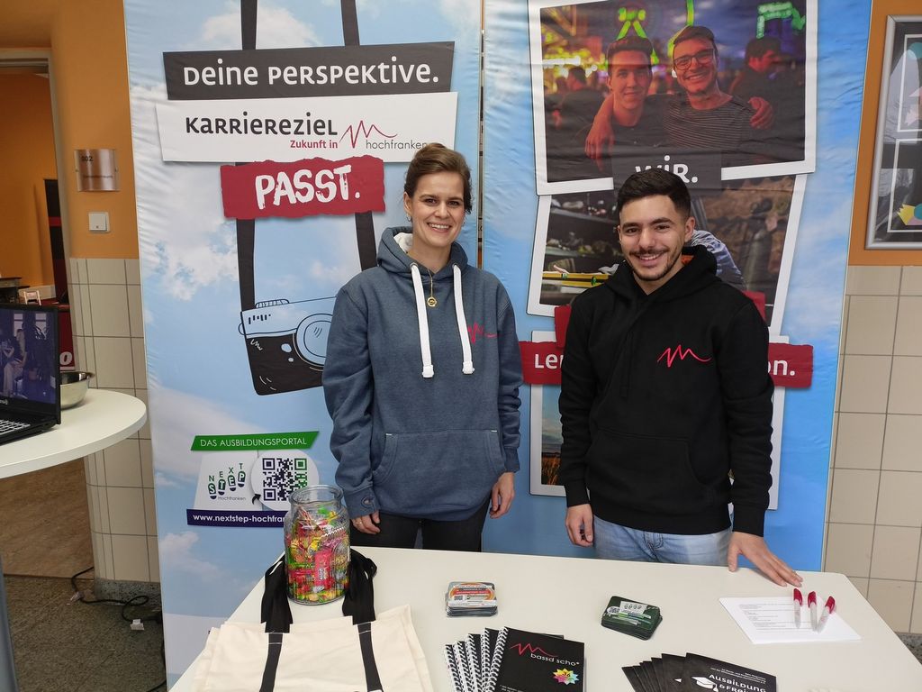 Lena Gerlach und Sofian Benniz auf der Ausbildungsmesse in Selb - © Wirtschaftsregion Hochfranken e.V.