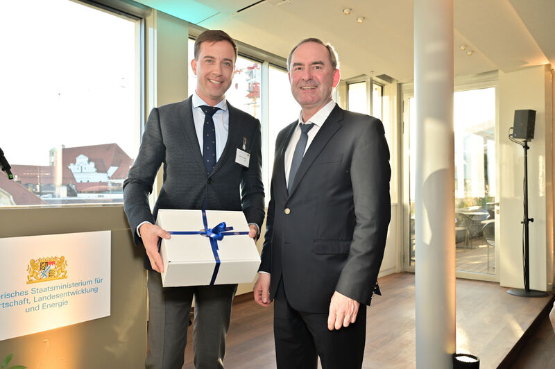 Wirtschaftsminister Hubert Aiwanger und Gábor Tordai-Lejkó,Generalkonsul von Ungarn und Doyen des Konsularischen Korps. Foto: StMWi/Heuser