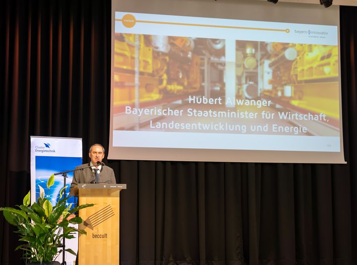 Wirtschaftsminister Hubert Aiwanger spricht auf der KWK Roadshow zum Thema "integrierte Energiewende" © StMWi/E. Neureuther