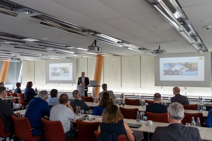 Bayerns Wirtschaftsminister Hubert Aiwanger bei der Konferenz am Flughafen München. Quelle: StMWi/E. Neureuther