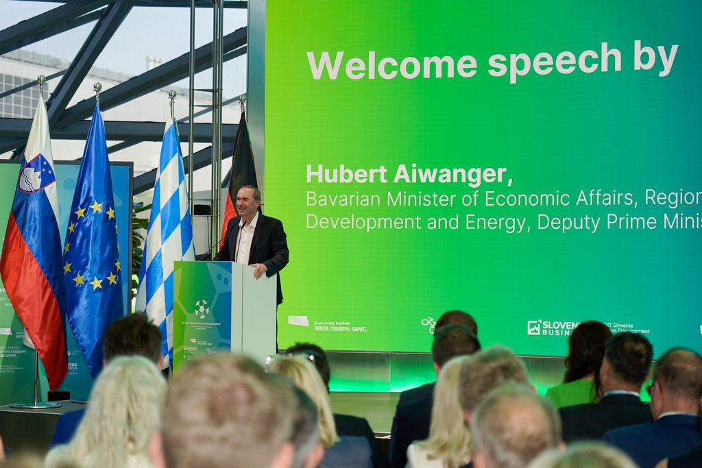 Aiwanger hält Grußwort. Foto: StMWI/F. Meinl