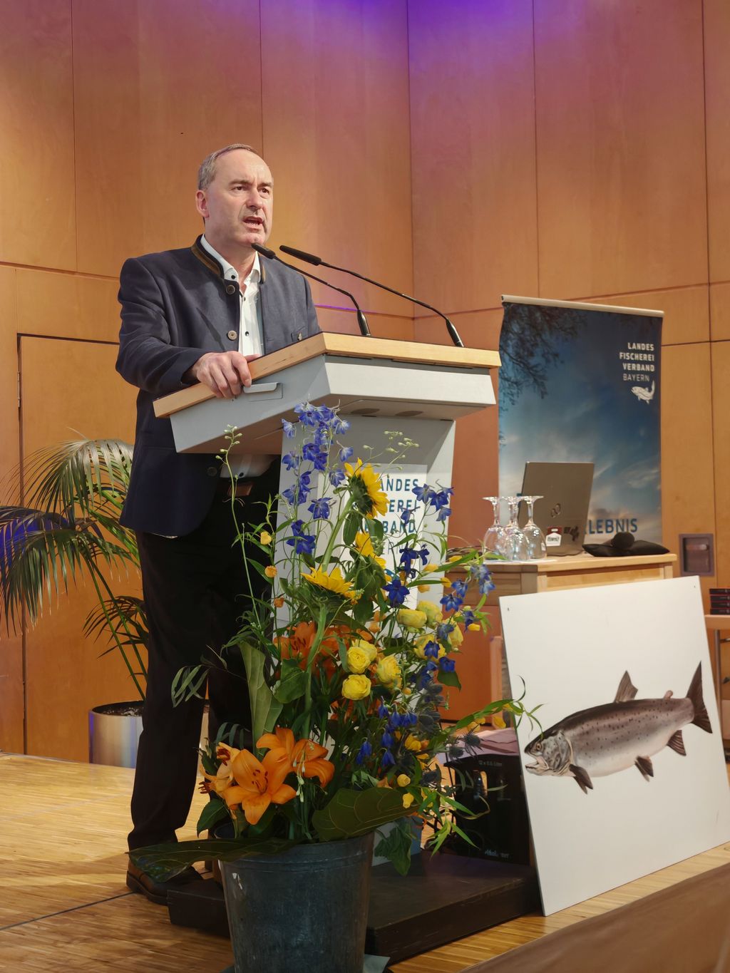 Bayerns Jagdminister Hubert Aiwanger beim Landesfischereitag. Foto: Vivienne Klimke