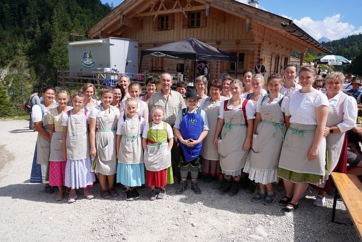 Wirtschaftsminister Hubert Aiwanger bei nach der Almbegehung auf der Finzalm bei Krüm © StMWi 