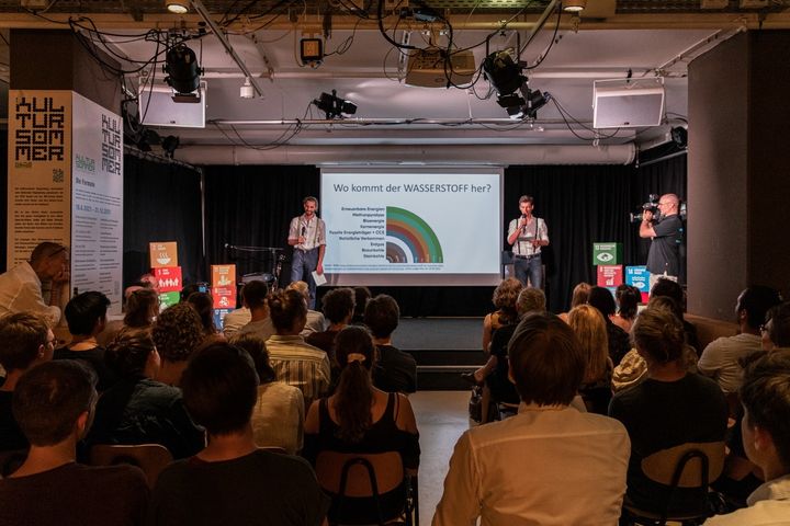 Science Slam mit Fokus Energieforschung bei der Eröffnung der Regensburger Nachhaltigkeitswoche 2022. © Antonia Pröls