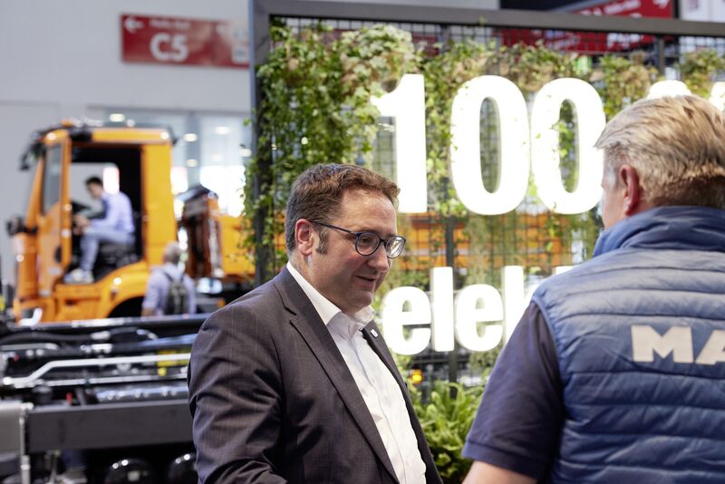 Bayerns Wirtschaftsstaatssekretär Tobias Gotthardt besucht die IFAT Munich 2024.