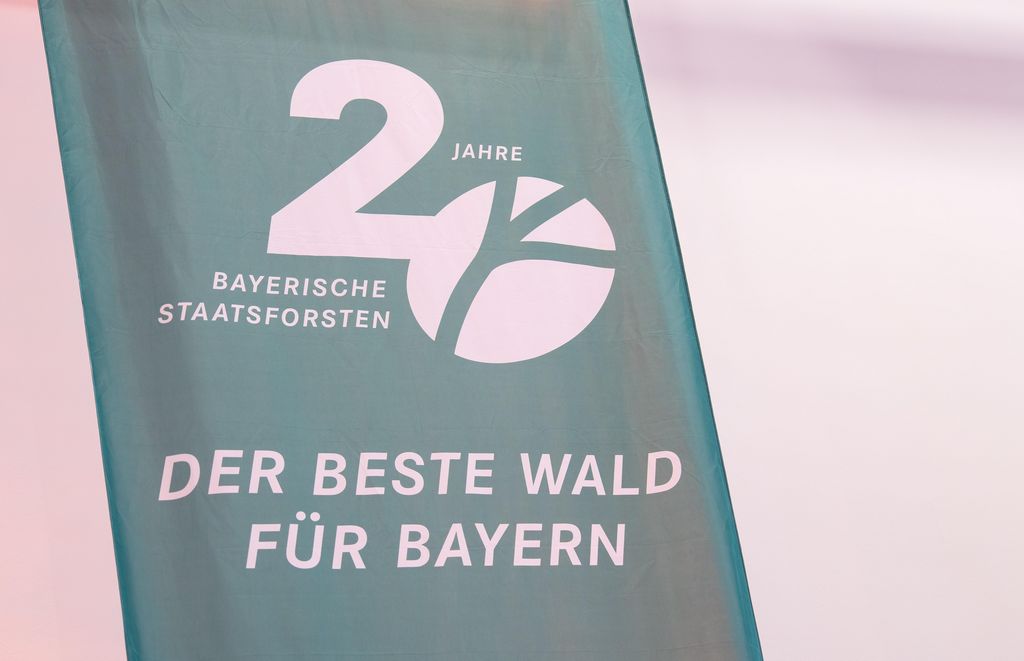 Impressionen des Festakts „Jubiläum 20 Jahre Bayerische Staatsforsten“.