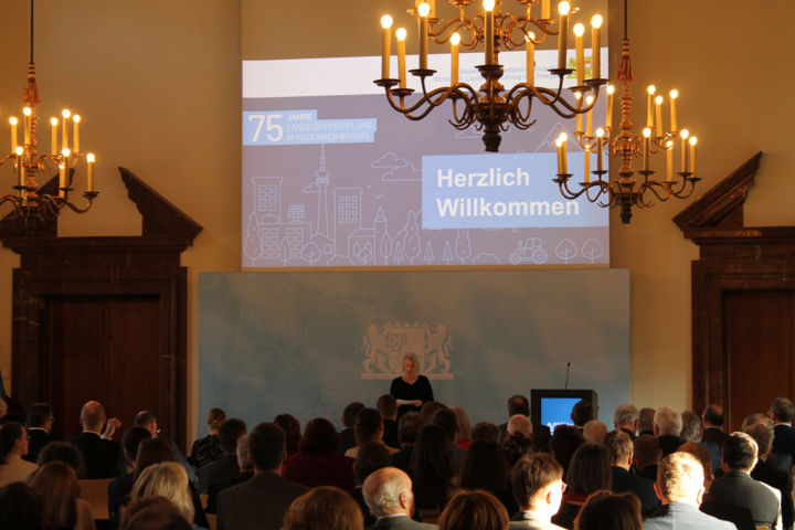 Anmoderation Festveranstaltung 75 Jahre Landesentwicklung  | © StMWi