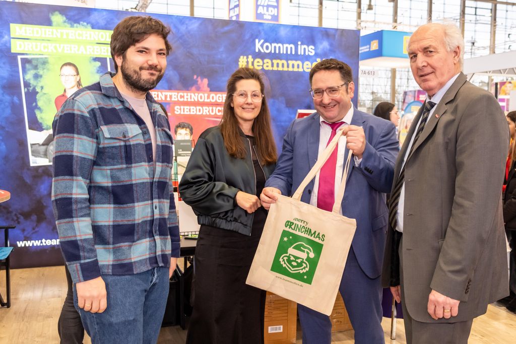 Bayerns Wirtschaftsstaatssekretär Tobias Gotthardt besucht die Berufsbildungsmesse in Nürnberg.