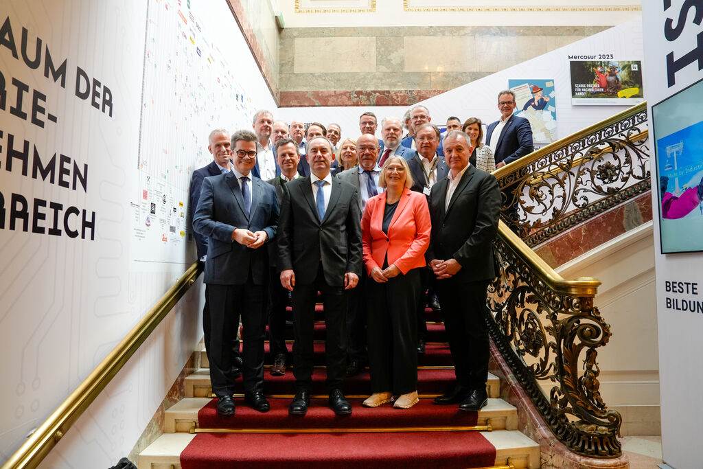 Bayerisch-Österreichischer Industriedialog in Wien: Staatsminister Hubert Aiwanger diskutierte mit Industrievertretern. Foto: Korbinian Huber/StMWi