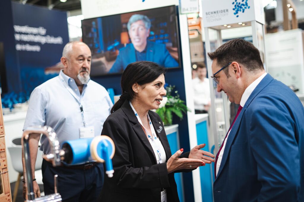 AG1_5240 Bayerns Wirtschaftsstaatssekretär Tobias Gotthardt besucht die IFAT Munich 2026.