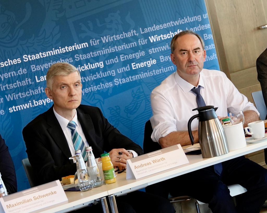 Impressionen vom Runden Tisch „Emissionsfreie LKW-Antriebstechnologien“.