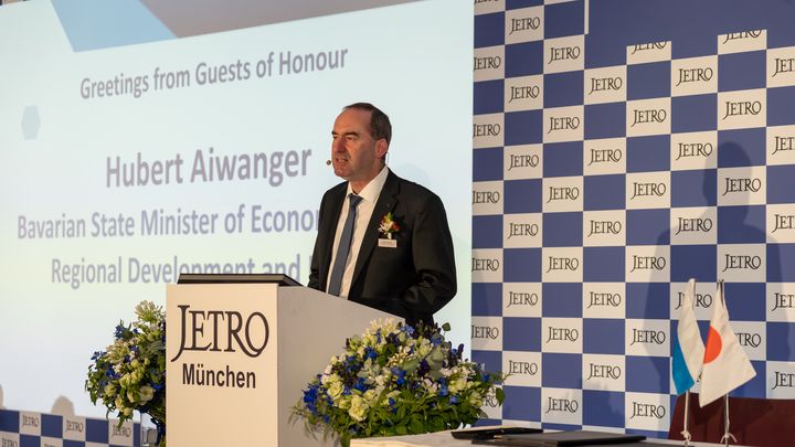 Wirtschaftsminister Hubert Aiwanger bei der Eröffnungsfeier der Japanischen Außenhandelsgesellschaft JETRO in München © StMWi/E. Neureuther