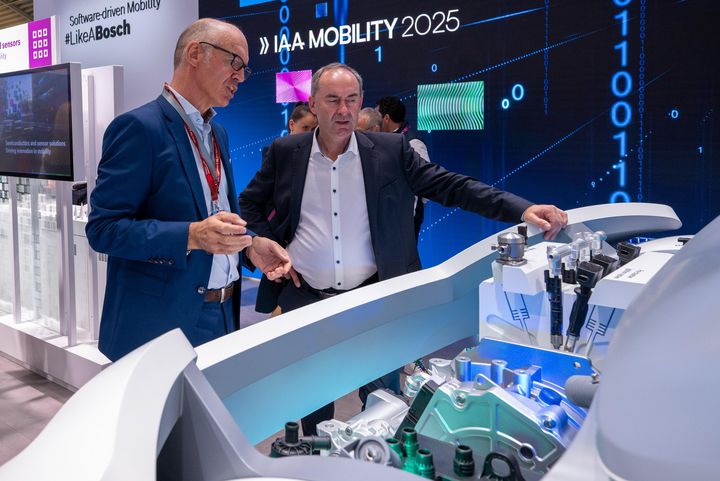 Impressionen des IAA Rundgangs mit Bayerns Wirtschaftsminister Hubert Aiwanger.