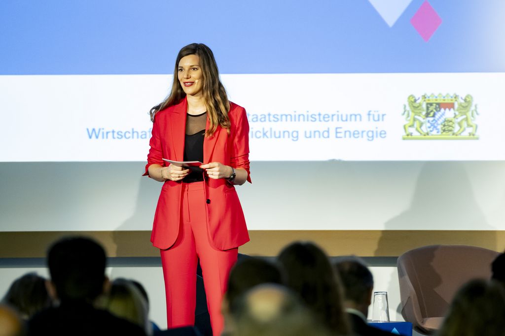 Das Bayerische Wirtschaftsministerium feiert das 10-jährige Jubiläum seiner Gründerinitiative Gründerland Bayern.