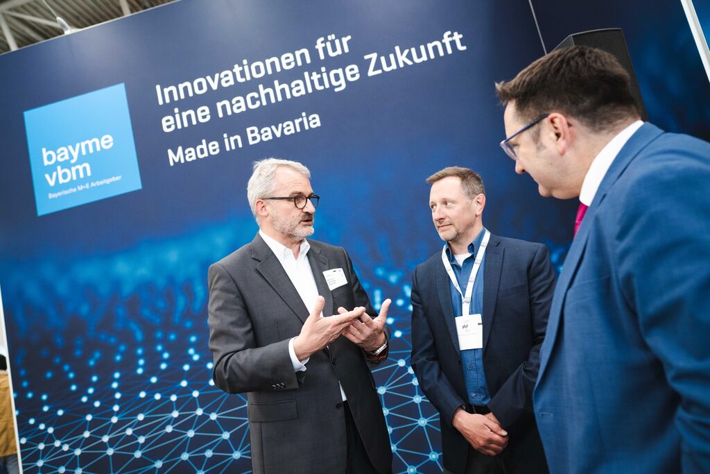 AG2_0603 Bayerns Wirtschaftsstaatssekretär Tobias Gotthardt besucht die IFAT Munich 2026.