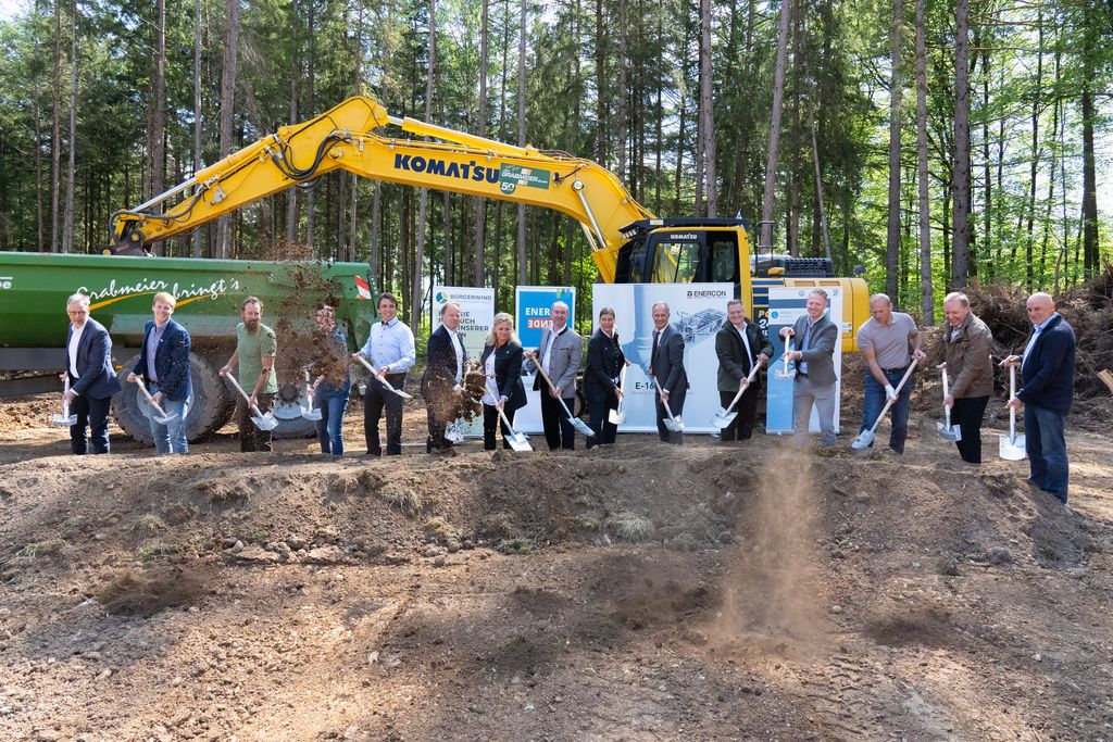 Spatenstich für den Bau dreier Windanlagen im Höhenkirchener Forst. Foto: B. Brummer/StMWI.