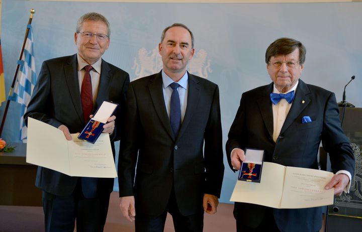 Von links: Manfred Müller, Wirtschaftsminister Hubert Aiwanger und Uli Faßnacht. Foto: Astrid Schmidhuber