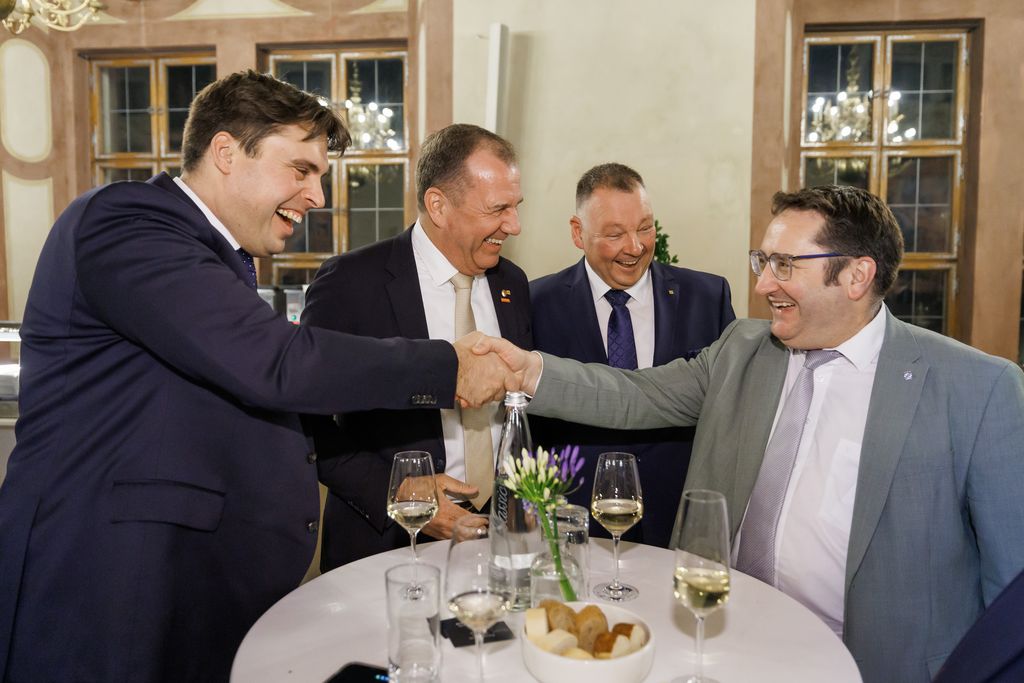 Bayerns Wirtschaftsstaatssekretär Tobias Gotthardt lädt im Namen der Bayerischen Staatsregierung zu einem Empfang anlässlich der 76. Internationalen Handwerksmesse in die Residenz München ein.