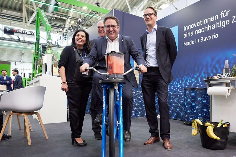 Bayerns Wirtschaftsstaatssekretär Tobias Gotthardt besucht die IFAT Munich 2024.