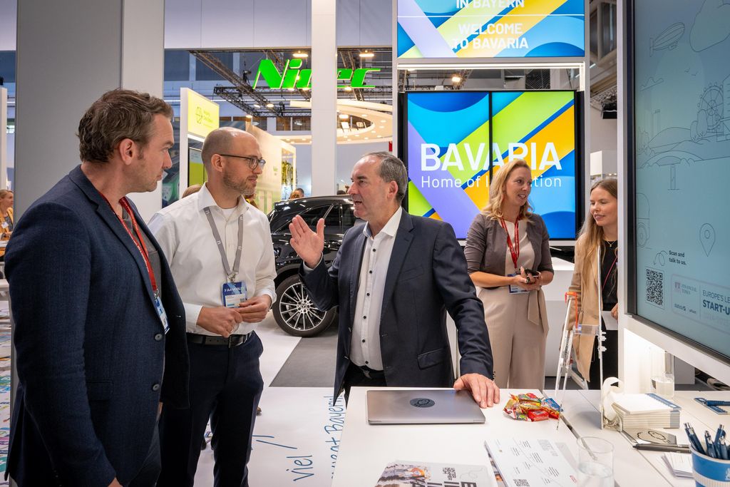 Impressionen des IAA Rundgangs mit Bayerns Wirtschaftsminister Hubert Aiwanger.