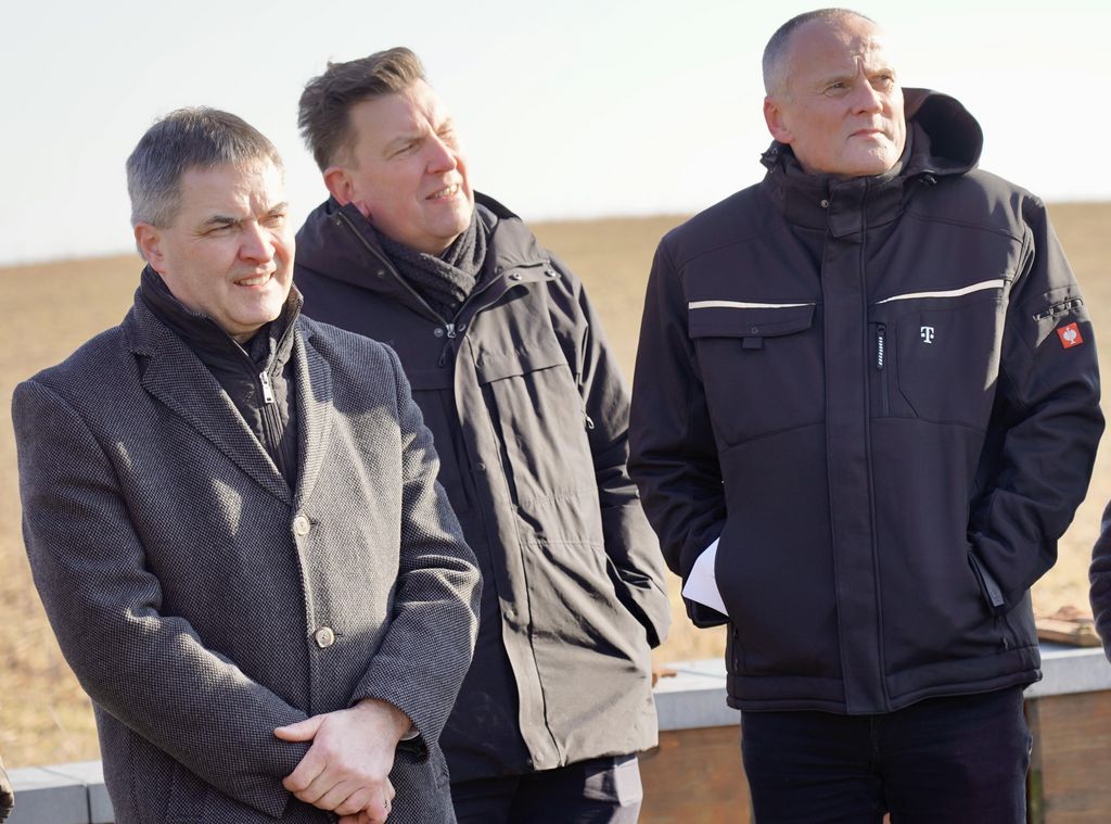 Impressionen der Inbetriebnahme des 100. Mobilfunkstandortes der Deutschen Telekom im Landkreis Regensburg. 