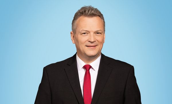 Portrait photo of Secretary of State Roland Weigert