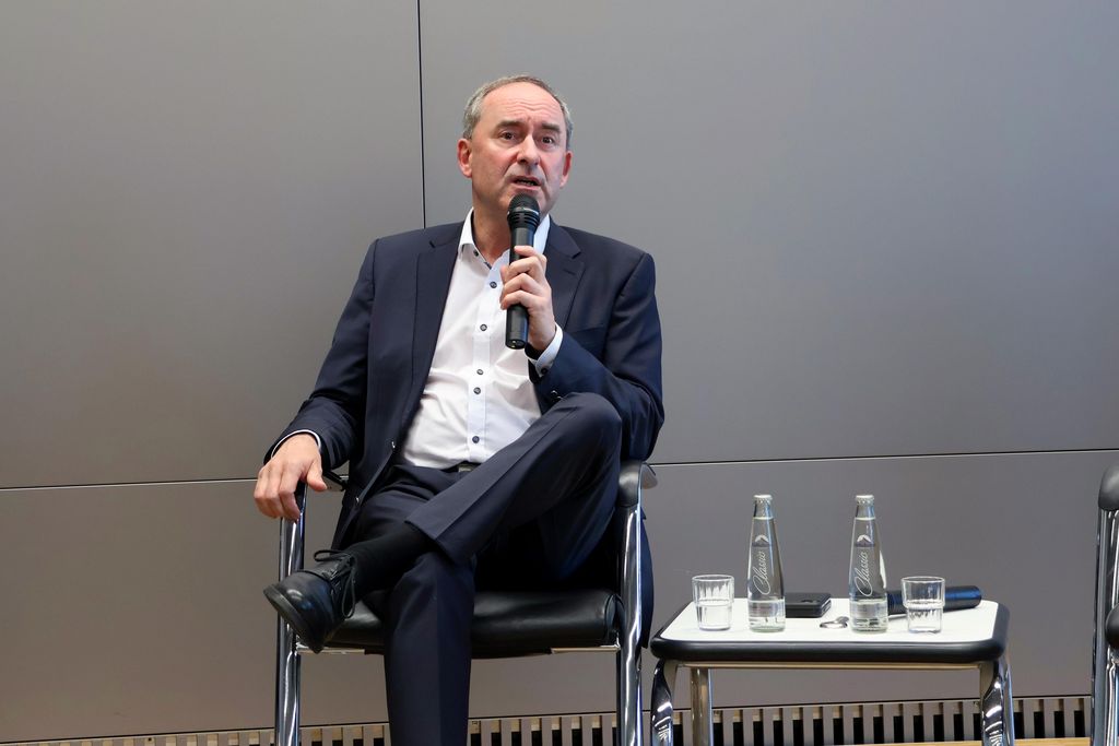 Impressionen des Akademiegesprächs am See.