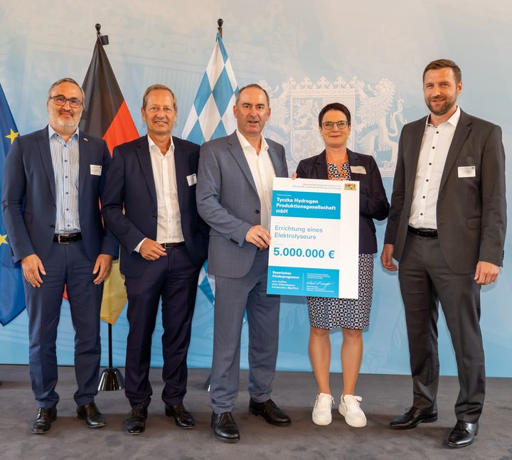 Die Tyczka Hydrogen Produktionsgesellschaft erhält einen Förderbescheid für den Bau eines Elektrolyseurs.
Foto: StMWi/E. Neureuther