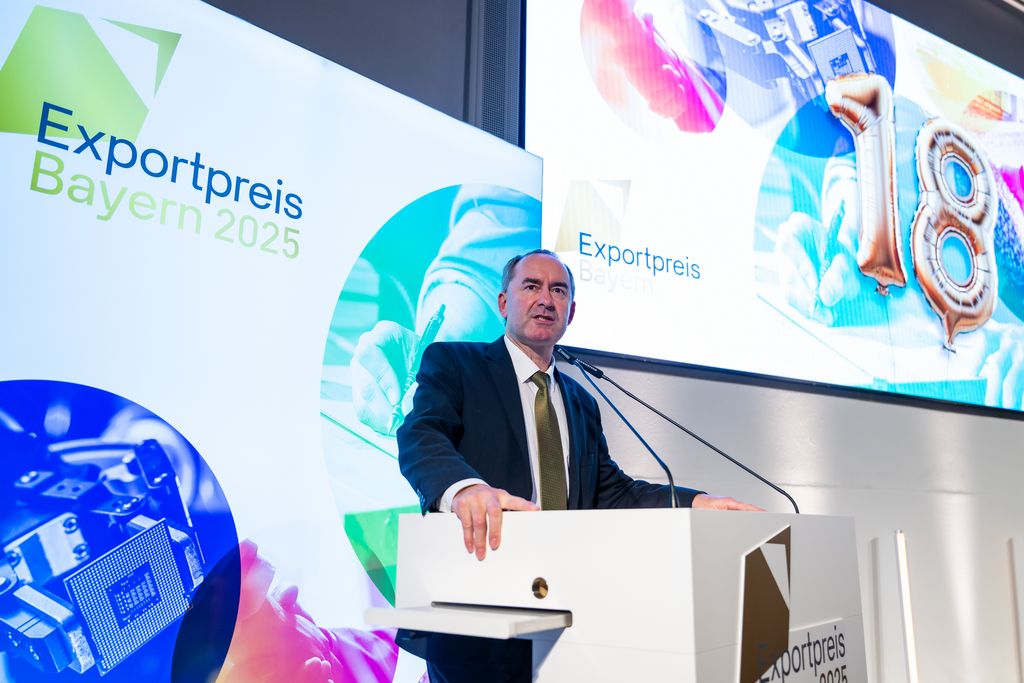 Bayerns Wirtschaftsminister Hubert Aiwanger bei der Verleihung des Exportpreis Bayern 2025 (Foto: StMWi/L. Preiss)