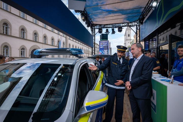 Bayerns Wirtschaftsminister Hubert Aiwanger besucht den IAA Open Space in München.