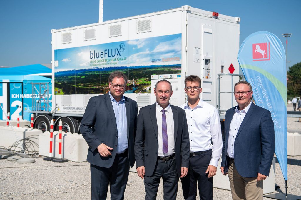 Bayerns Wirtschaftsminister Hubert Aiwanger besucht die IAA MOBILITY 2023