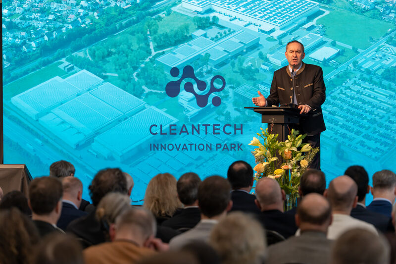 Bayerns Wirtschaftsminister Hubert Aiwanger bei der Eröffnung des Innovationszentrums im Cleantech Innovation Park
Foto: StMWi/E. Neureuther