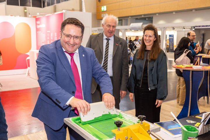 TDG20251208_Gotthardt_316 Bayerns Wirtschaftsstaatssekretär Tobias Gotthardt besucht die Berufsbildungsmesse in Nürnberg.