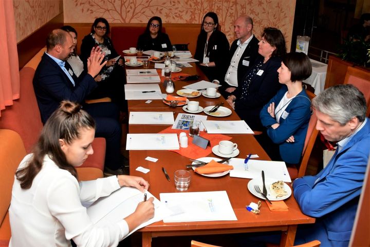 Vernetzungsfrühstück beim Bayerisch-Tschechischen Innovationstag 2022 zum Thema Arbeitswelt der Zukunft in Pilsen. © Vladka Stychova