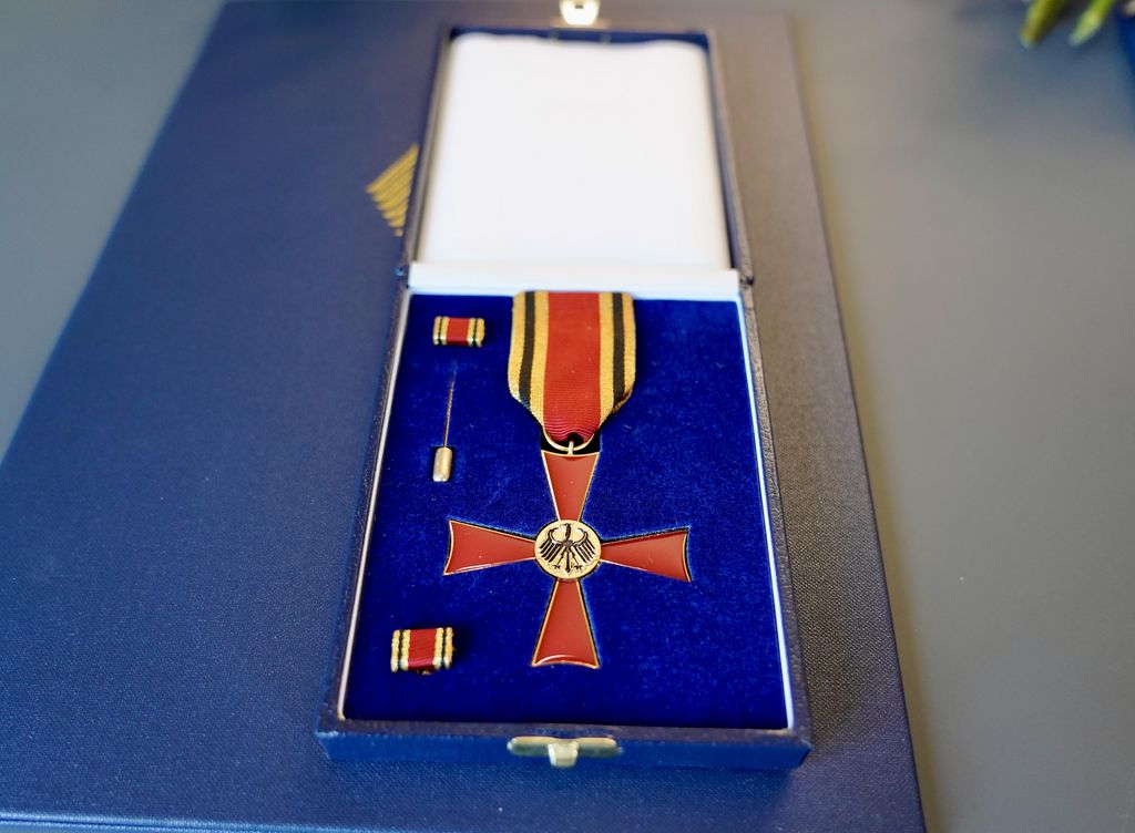 Impressionen der Aushändigung der Staatsmedaille für besondere Verdienste. 