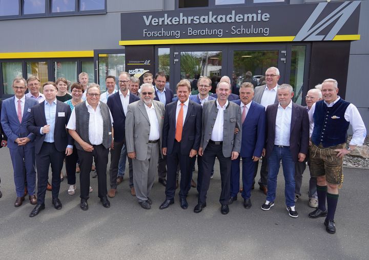 Wirtschafts- und Energieminister Hubert Aiwanger hat die Wasserstoffmodellregion Kulmbach besucht. Foto: StMWi